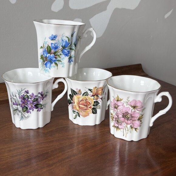 Set of 4 Vintage Royal Grafton Floral Bone China Mugs Cups England Gold Trim - Picture 1 of 11